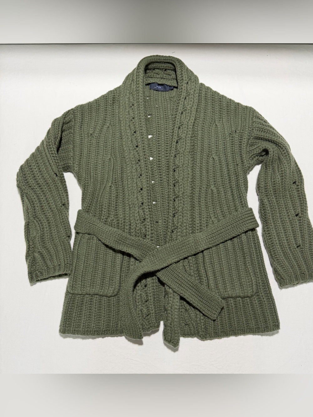 arch4 cashmere Nottingham Cardigan Olive